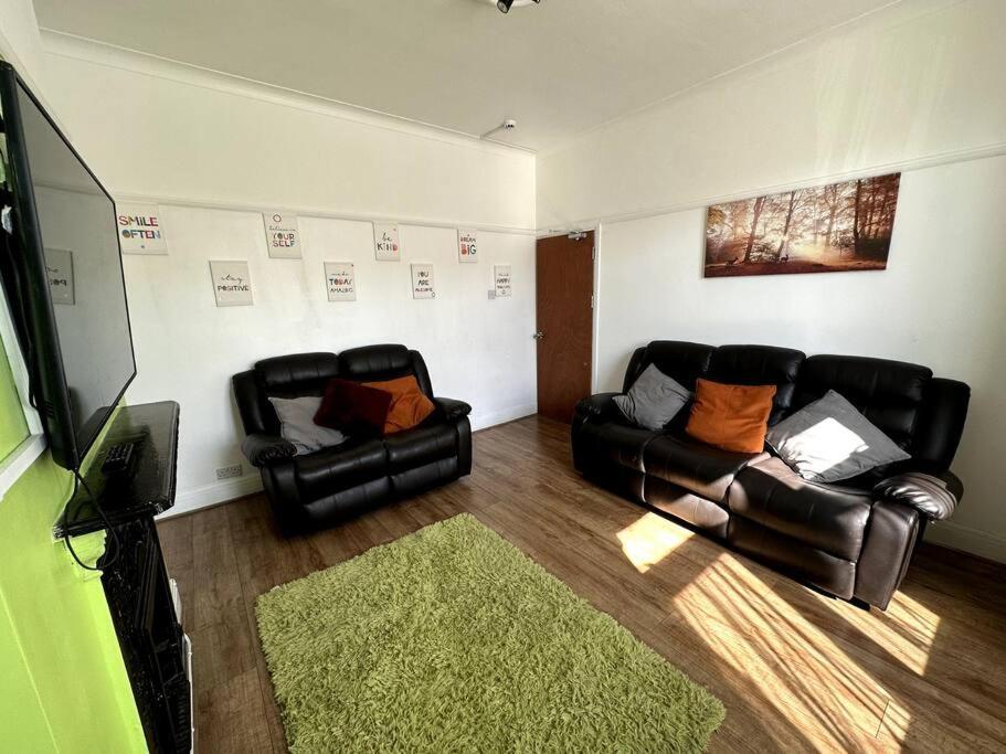 Spacious Holiday Home Near Tube Station - By Starlet Stays Londyn Zewnętrze zdjęcie